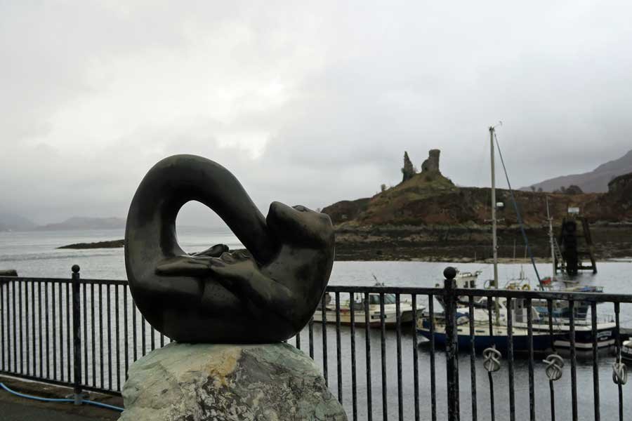 The sculpture of Teko outside The Bright Water Centre in Kyleakin